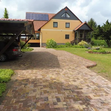 Hébergement de vacances Wunderschones Ferienhaus In Mit Kleiner Terrasse Radewege